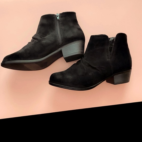 Lane Bryant - Faux Suede Scrunch Bootie Size 8W - Picture 4 of 4